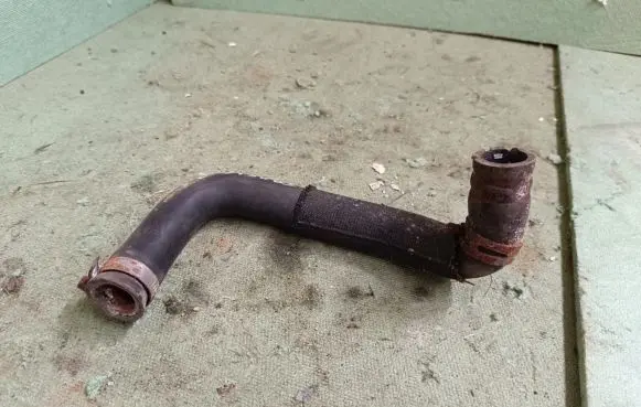 Renault Trafic II (X83) Engine coolant pipe/hose
