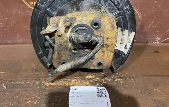Rear wheel hub spindle/knuckle