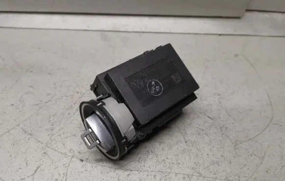 Volkswagen PASSAT B6 Ignition lock 3C0905843M