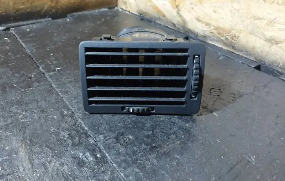 Skoda Octavia Mk1 (1U) Dash center air vent grill 1U2819701A