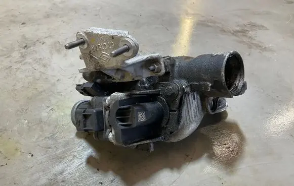 Nissan Juke I F15 EGR valve 801411538 147178974R 7172RB3726