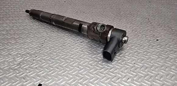 Audi A8 S8 D3 4E Fuel injector 057130277M 0445110158