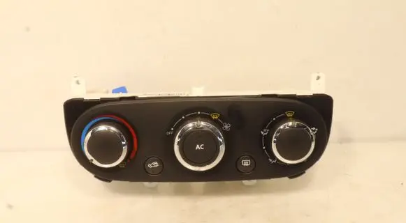 Renault Clio IV Interior fan control switch T1019676Z