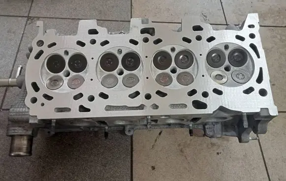 Toyota Avensis T250 Engine head 1AZ