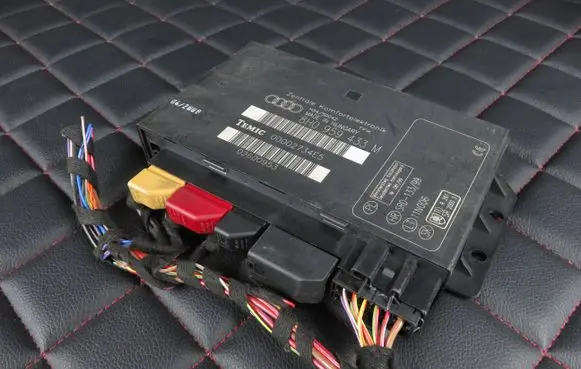 Audi A4 S4 B7 8E 8H Engine control unit/module 8H0959433M 02600953 00002734E5