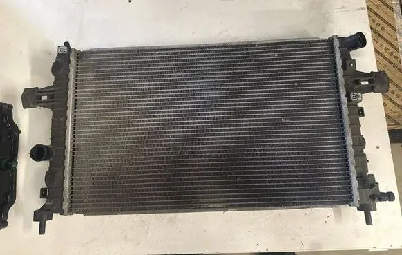 Opel Astra H Coolant radiator 13128801 1549B 8135