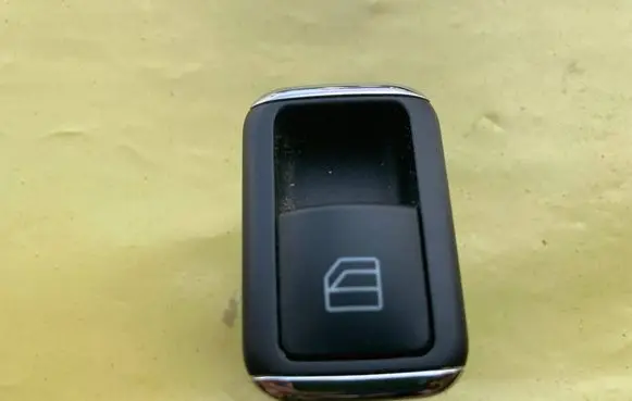 Mercedes-Benz C AMG W204 Electric window control switch A2048700459 03139100