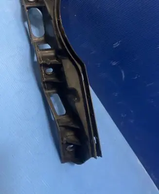 Front bumper mounting bracket