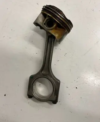 Peugeot 508 Piston with connecting rod 