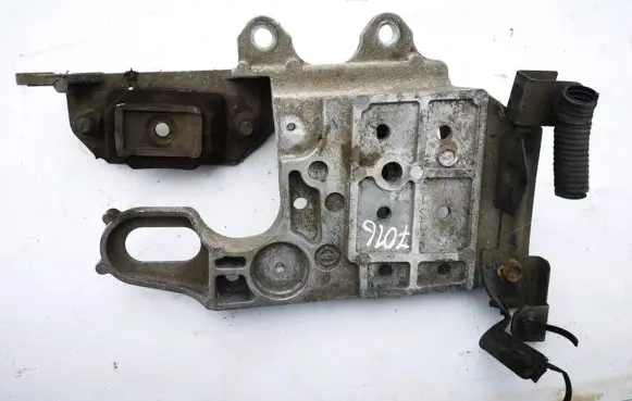 Nissan Qashqai Engine mount bracket 11220jd000 11220az60a