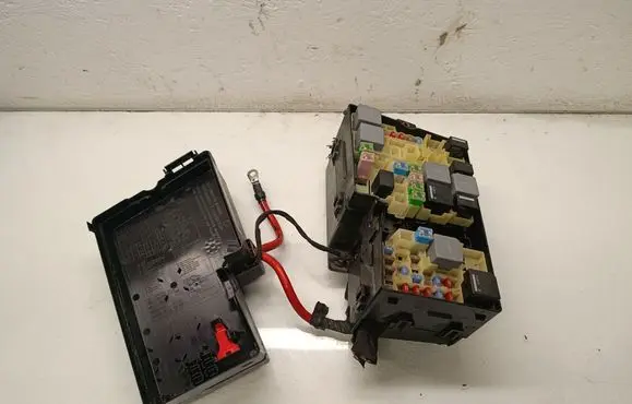 Volvo V40 Fuse module 21089