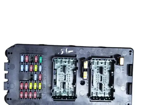 Jeep Grand Cherokee (WK) Fuse module 56050066AC 0000013213 30959L