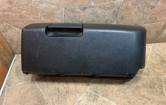 Mercedes-Benz C W204 Dashboard storage box/compartment A2048100204