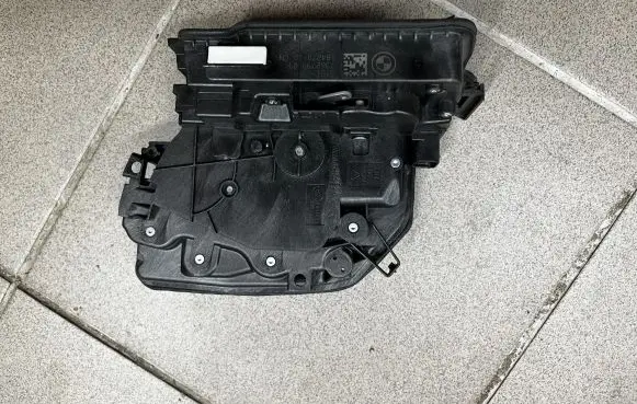 BMW X5 F15 Front door lock 7362790 7281934