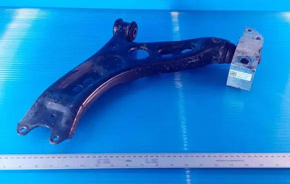 Volkswagen PASSAT B7 Front lower control arm/wishbone 5N0407151