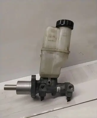 Master brake cylinder