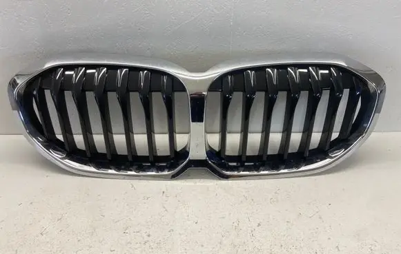BMW 1 F40 Front bumper upper radiator grill 7076802 5A39366 5A39367