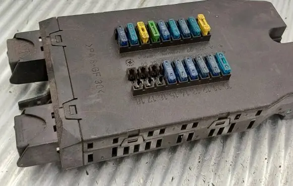 Mercedes-Benz Sprinter W901 W902 W903 W904 Fuse module 0005400650 08501002