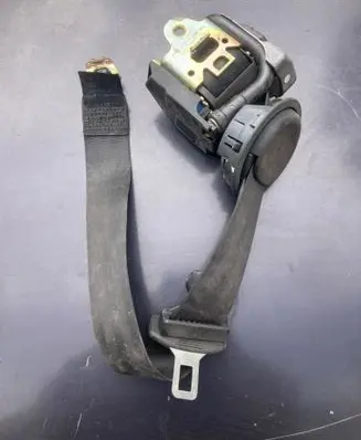 Audi A4 S4 B5 8D Rear seatbelt 560307800 30111999 8D5857805