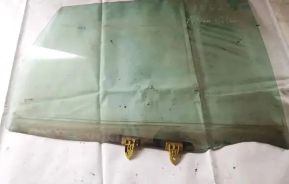 Nissan Almera Tino Rear door window glass as2