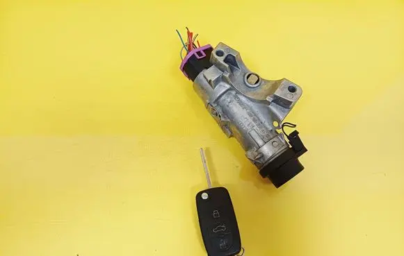 Audi A4 S4 B6 8E 8H Ignition lock 4B0905851G