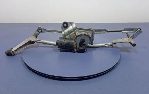 Volvo XC90 Front wiper linkage and motor 