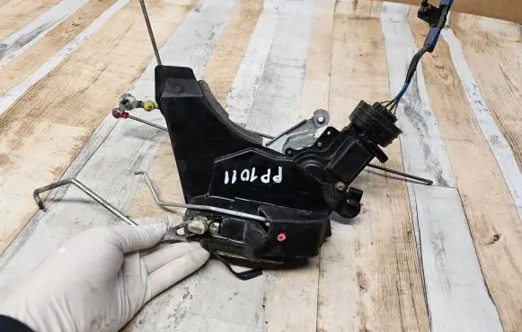 Lexus ES 250 - 300 - 330 Front door lock