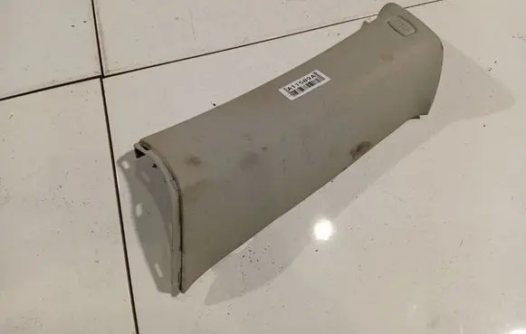 Skoda Octavia Mk2 (1Z) (D) pillar trim (bottom)