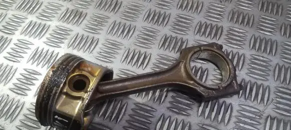 Audi A6 S6 C4 4A Piston with connecting rod 0776