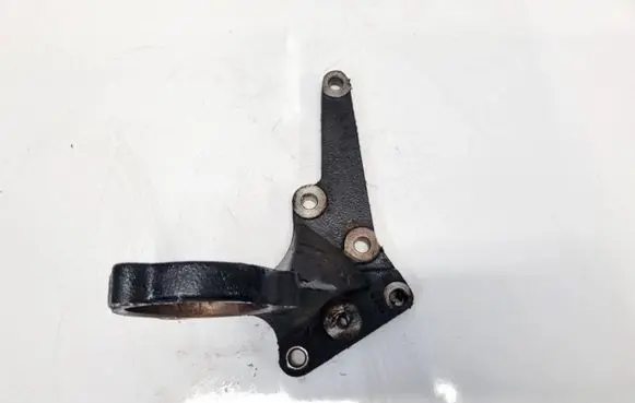 Nissan X-Trail T30 Engine mounting bracket