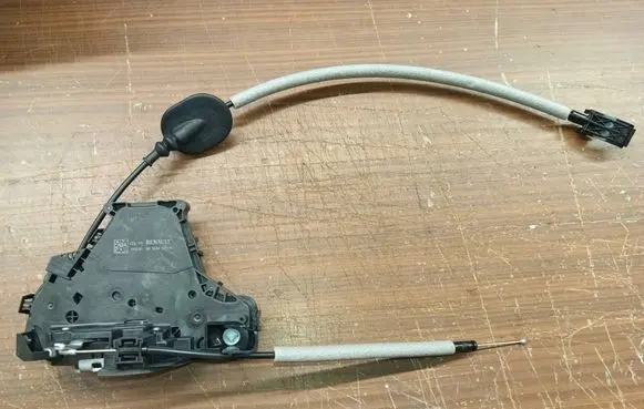 Renault Captur II Front door lock 805034935R