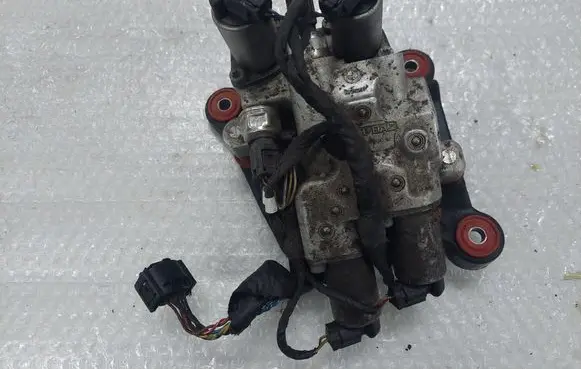 BMW 5 F10 F11 Air suspension compressor 6775258