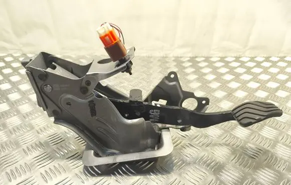 Nissan Micra K14 Clutch pedal E08B60267