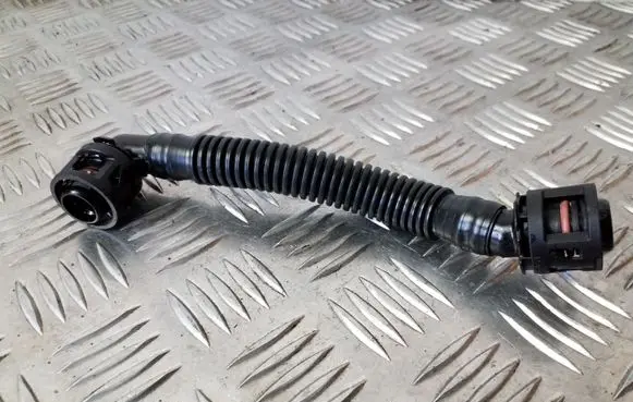 Ford Focus Breather hose/pipe CM5G6758CA