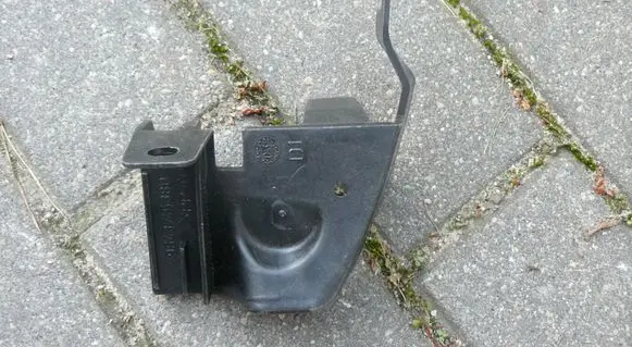 Citroen C5 Rear bumper mounting bracket 741640