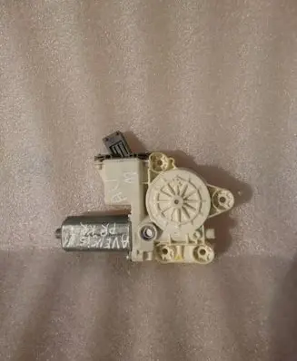 Toyota Avensis T250 Front door window regulator motor 6982005050 994023