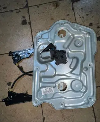 Nissan Qashqai Front door manual window regulator 80771T0005