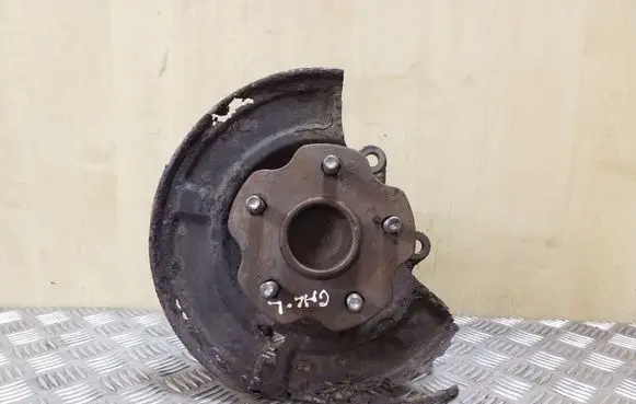 Toyota Avensis T270 Rear wheel hub