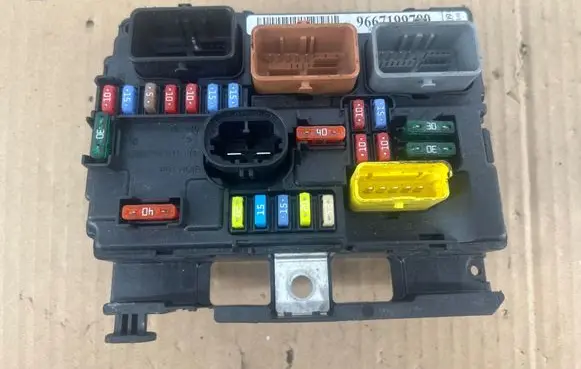 Citroen DS3 BSM Control unit 9667199780
