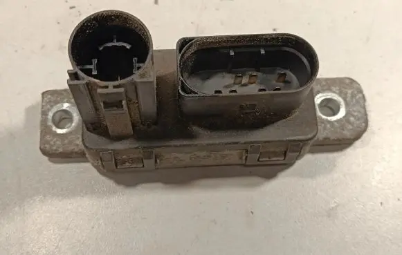 Glow plug pre-heat relay