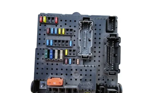 Volvo XC90 Fuse module 30728512 06W311 28017881