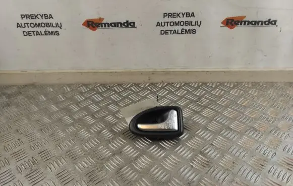 Opel Vivaro Front door interior handle 8200028995 99035101