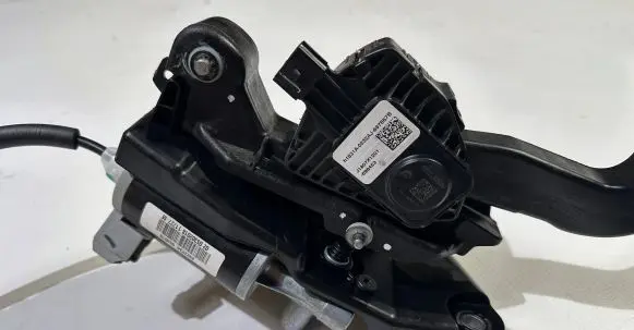 Ford Expedition Accelerator throttle pedal JL14-9F836