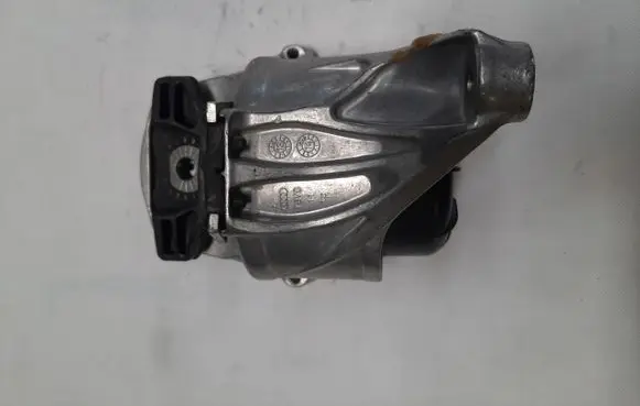 Audi A5 Engine mount vacuum valve 