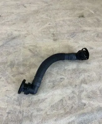Volkswagen PASSAT B7 Breather hose/pipe 03L103493AE