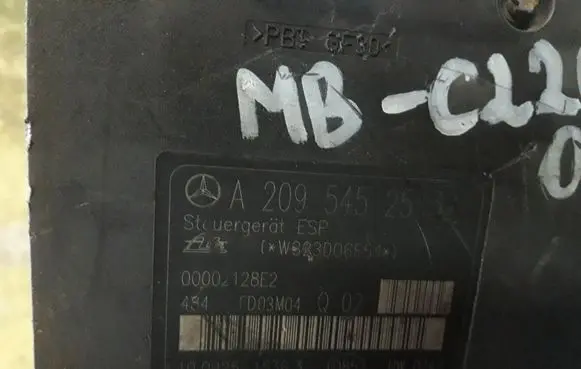Mercedes-Benz C W203 ABS Pump A2095452532