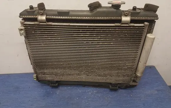 Suzuki Swift I Coolant radiator