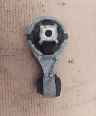 Nissan X-Trail T31 Engine mount bracket 11350
