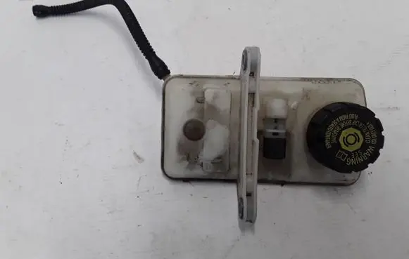 Brake fluid reservoir