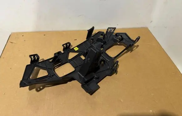 Polestar 2 Front bumper mounting bracket 31663668